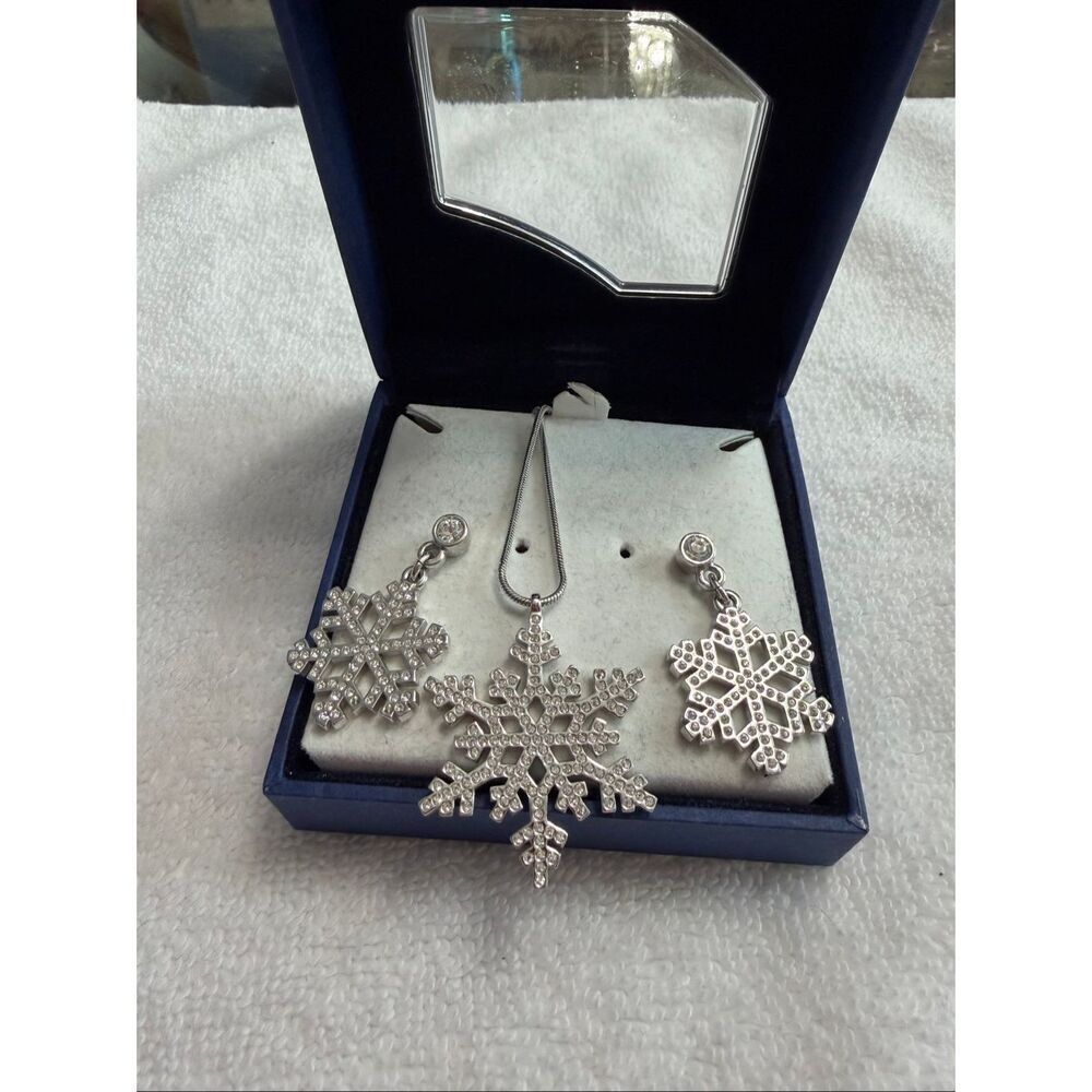 Swarovski Snowflake Earring Necklace Set